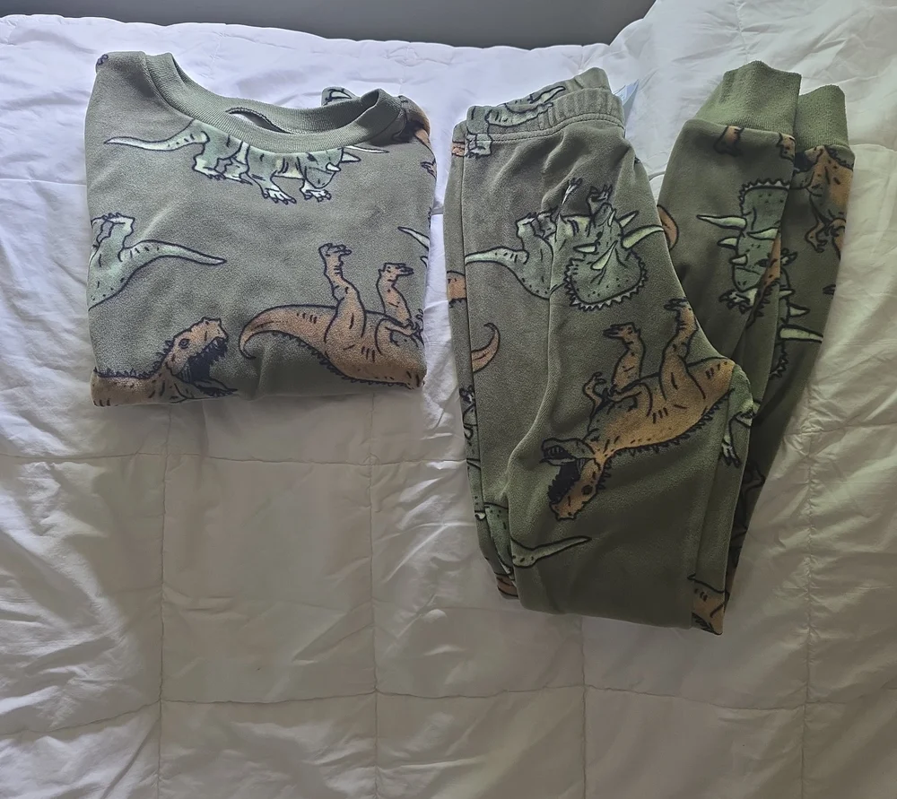 Boys Carter Pjs Size 7